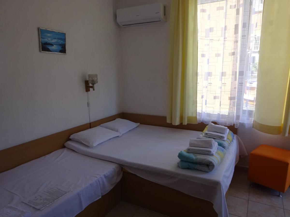 Hris Hotel Chernomorets Ngoại thất bức ảnh