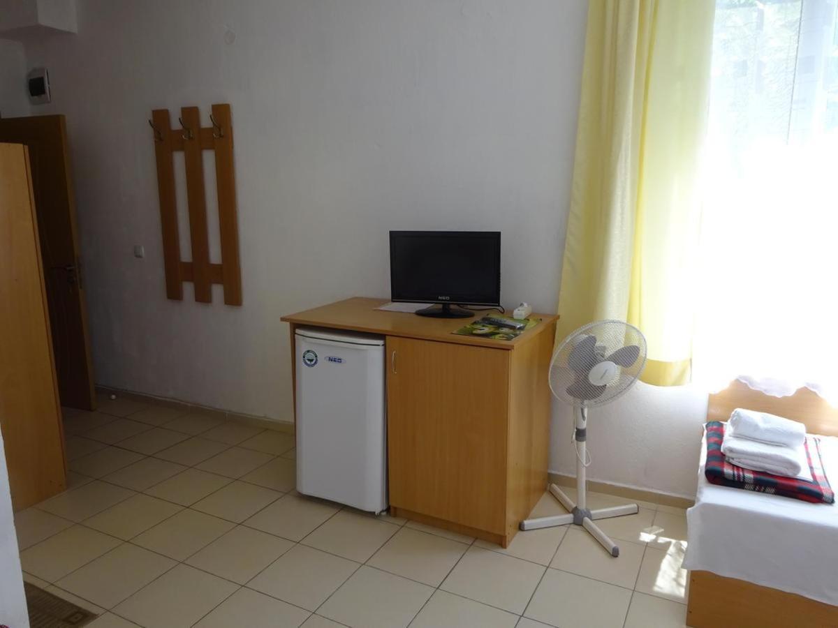 Hris Hotel Chernomorets Ngoại thất bức ảnh