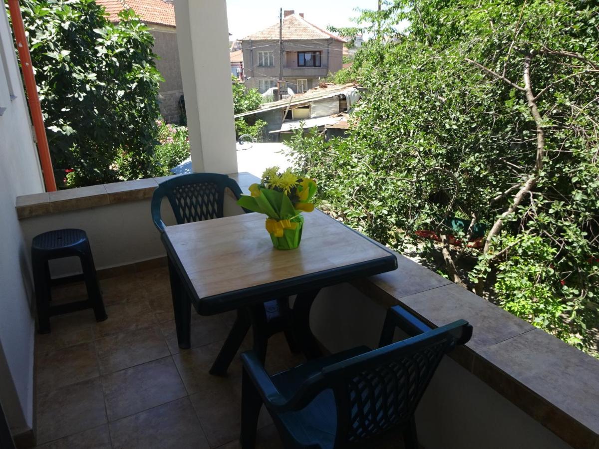Hris Hotel Chernomorets Ngoại thất bức ảnh