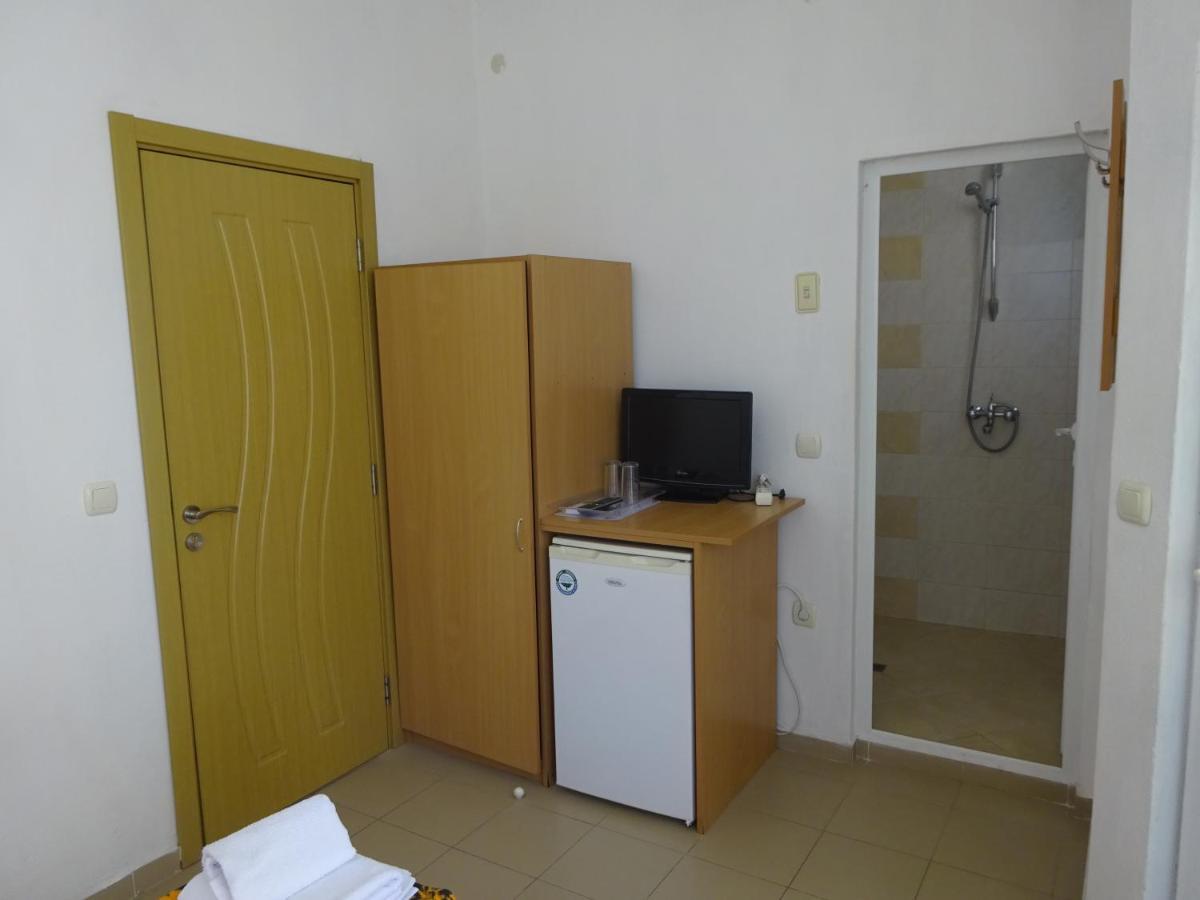 Hris Hotel Chernomorets Ngoại thất bức ảnh