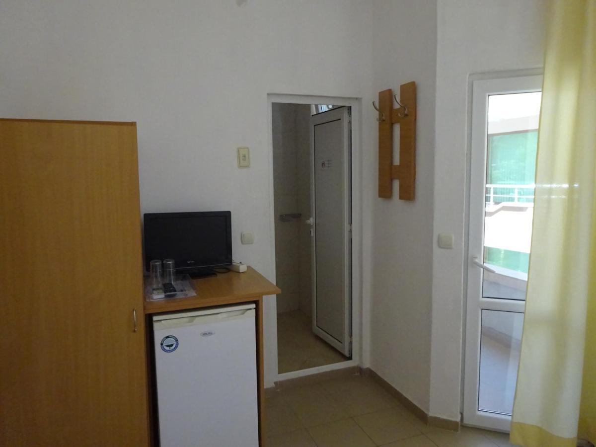 Hris Hotel Chernomorets Ngoại thất bức ảnh