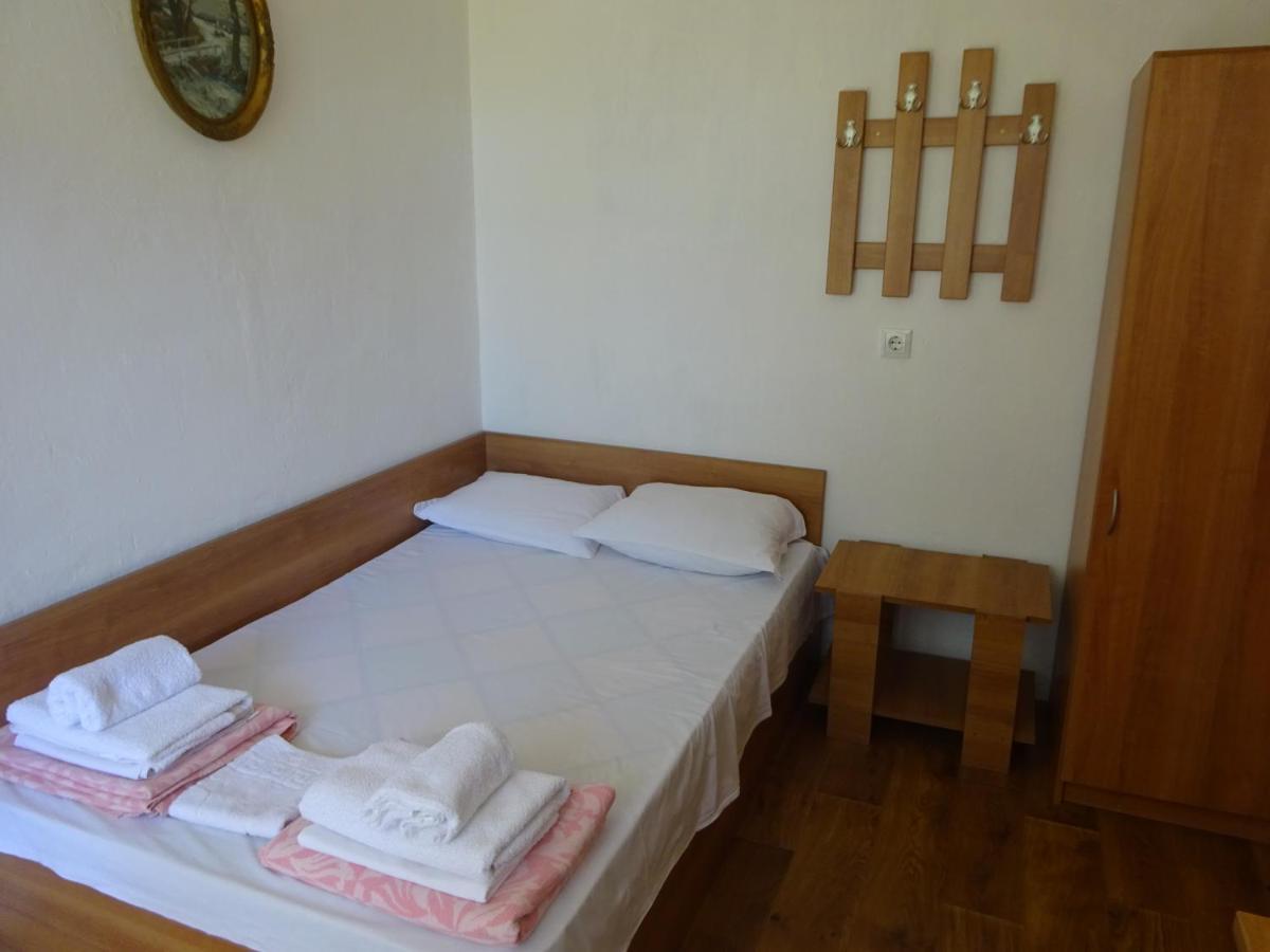 Hris Hotel Chernomorets Ngoại thất bức ảnh