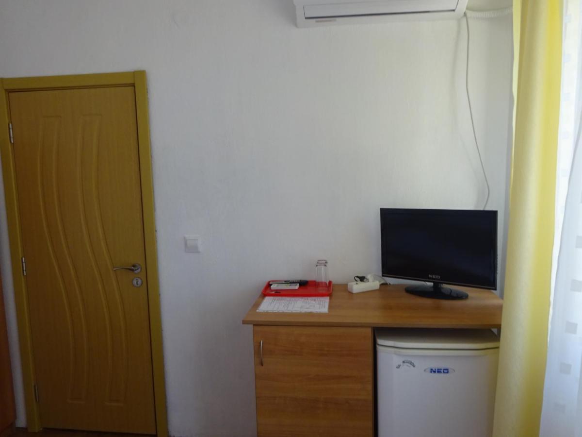 Hris Hotel Chernomorets Ngoại thất bức ảnh