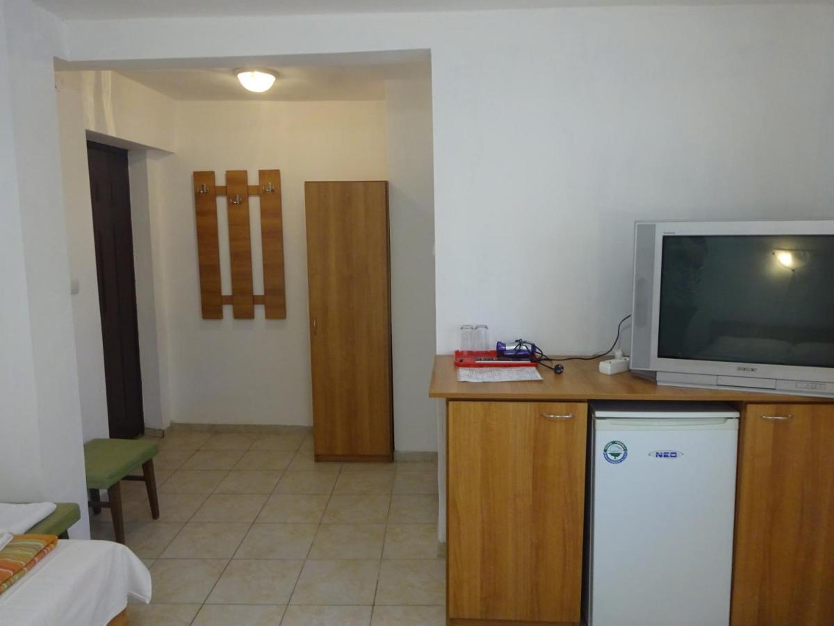 Hris Hotel Chernomorets Ngoại thất bức ảnh