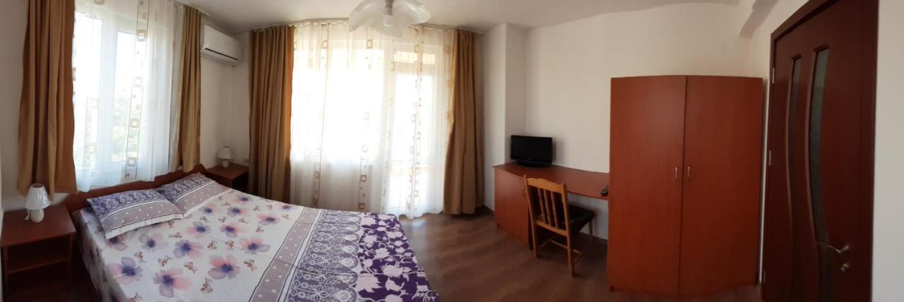 Hris Hotel Chernomorets Ngoại thất bức ảnh