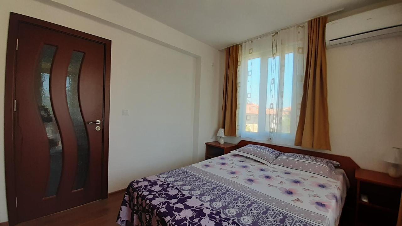 Hris Hotel Chernomorets Ngoại thất bức ảnh