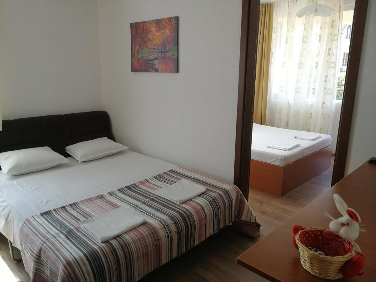 Hris Hotel Chernomorets Ngoại thất bức ảnh