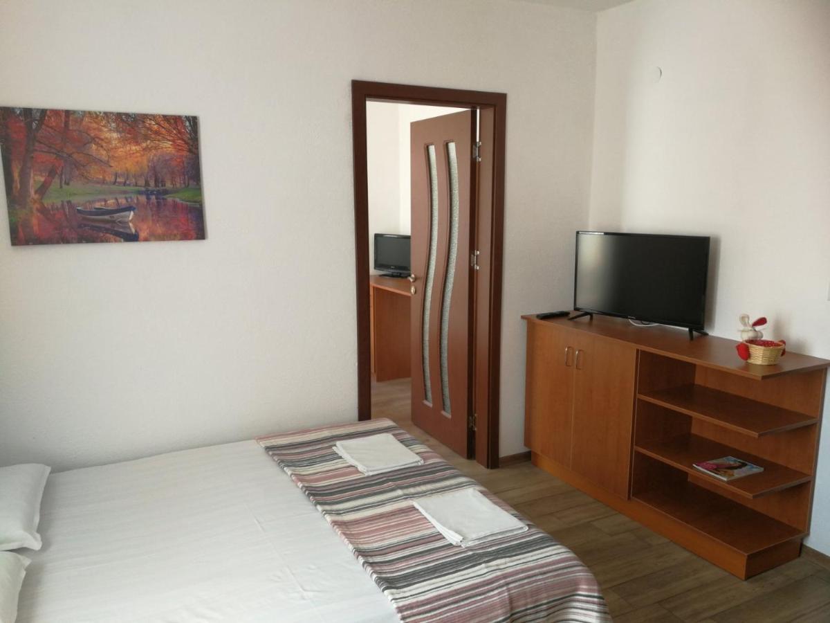 Hris Hotel Chernomorets Ngoại thất bức ảnh