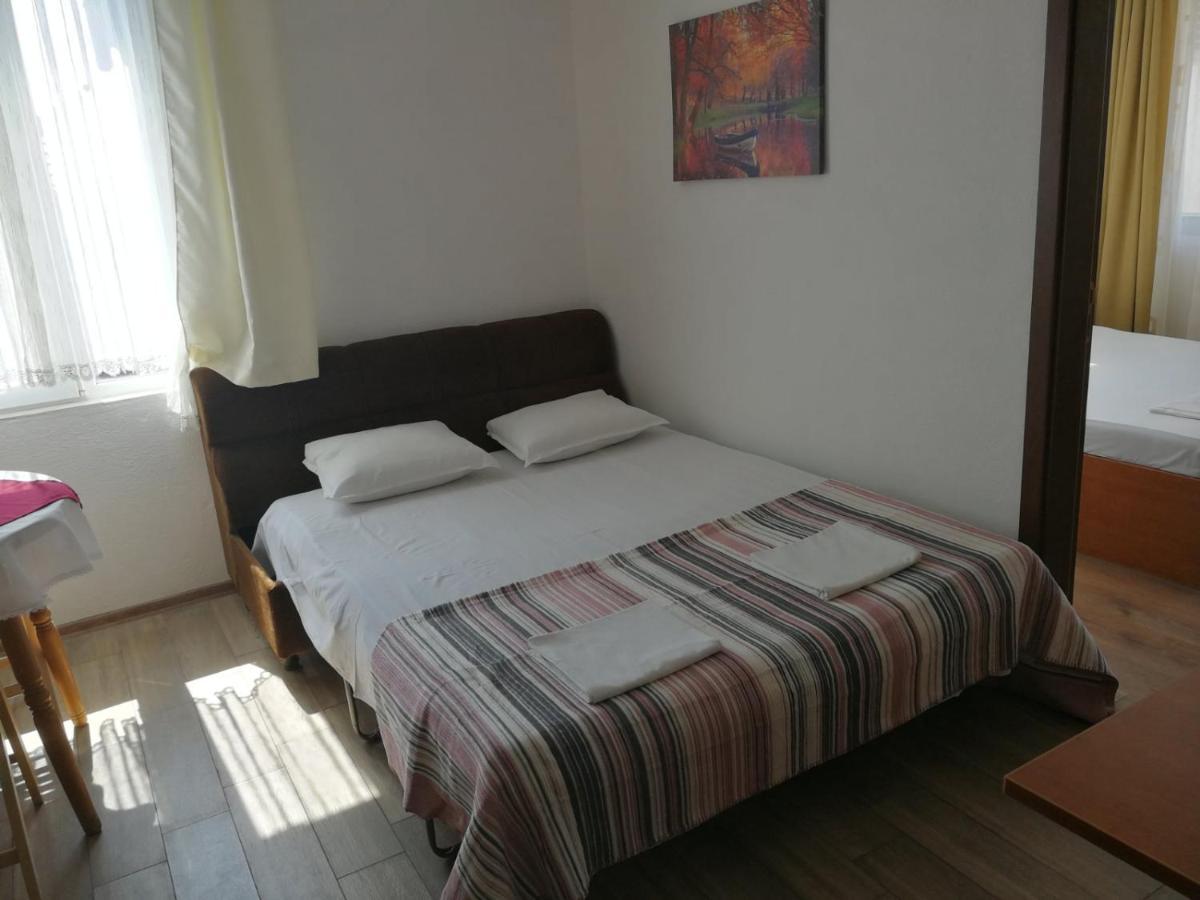 Hris Hotel Chernomorets Ngoại thất bức ảnh
