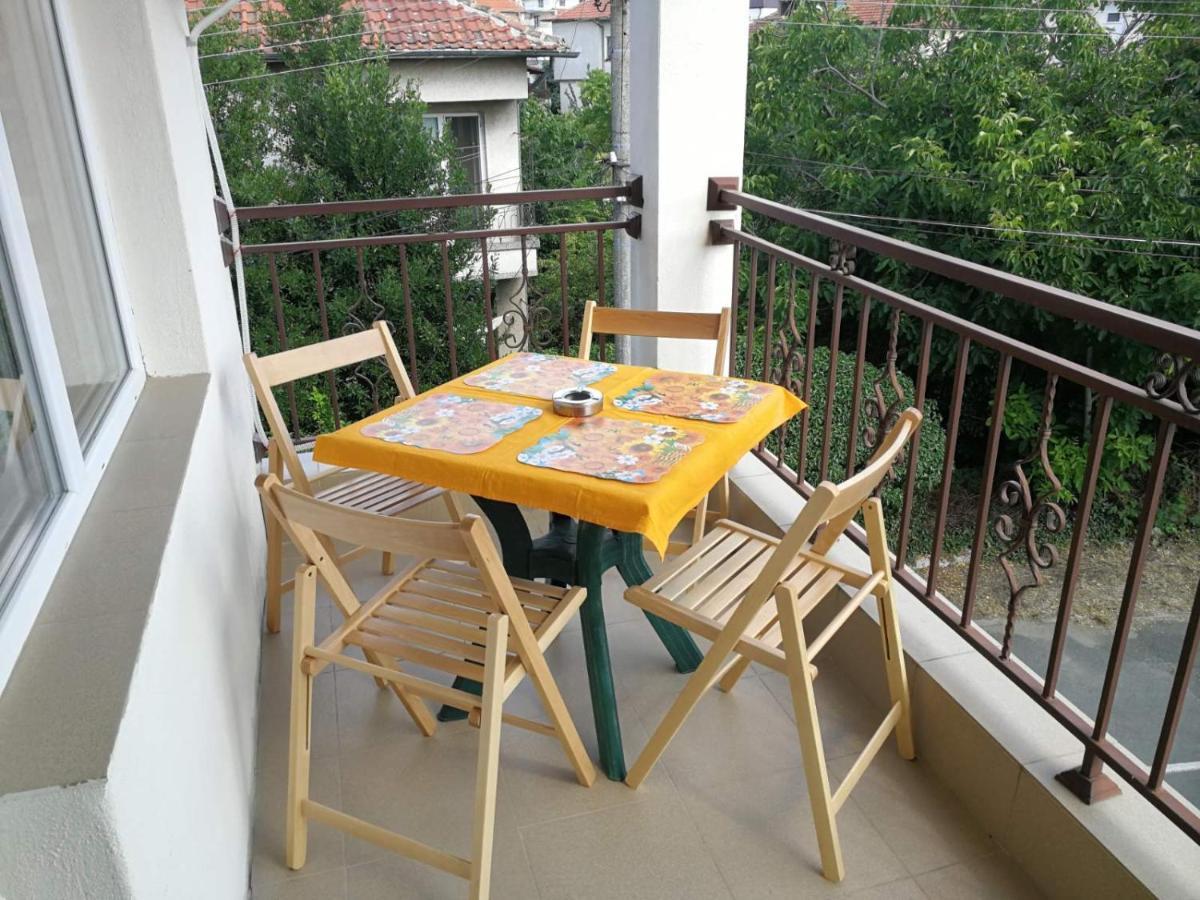 Hris Hotel Chernomorets Ngoại thất bức ảnh