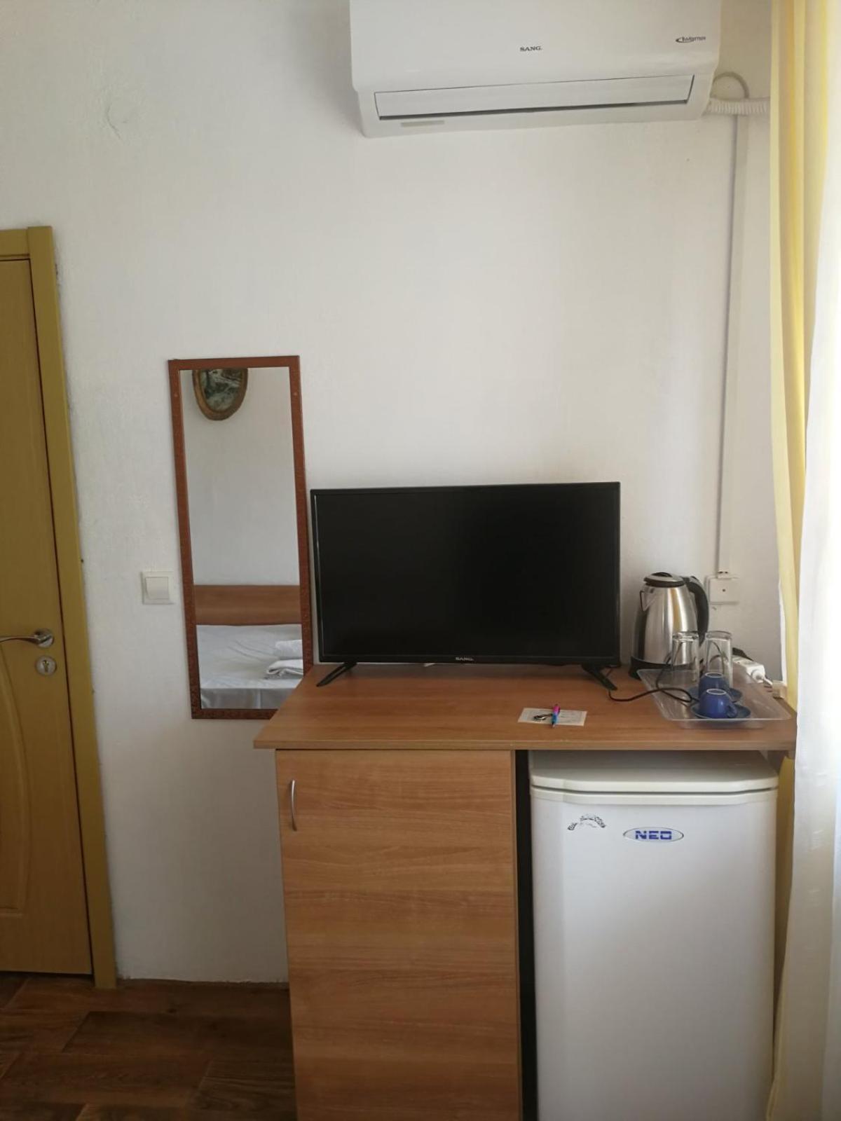 Hris Hotel Chernomorets Ngoại thất bức ảnh