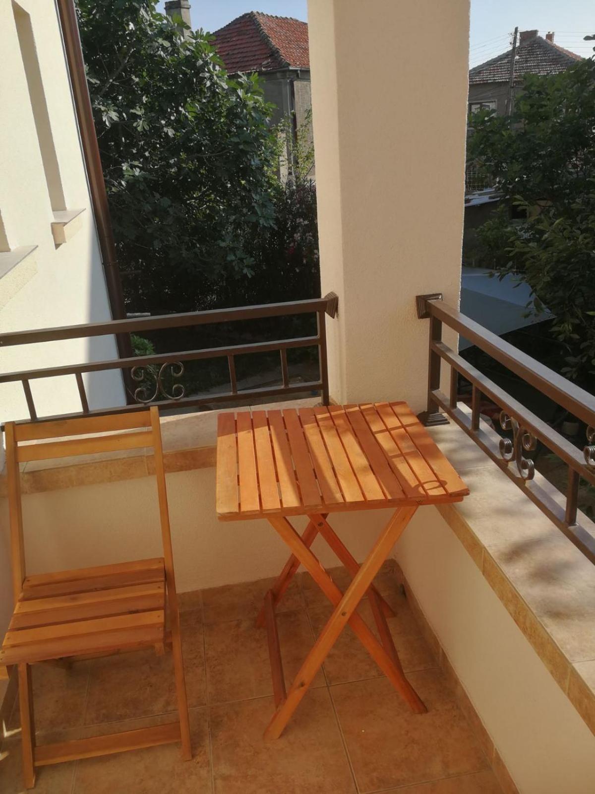 Hris Hotel Chernomorets Ngoại thất bức ảnh