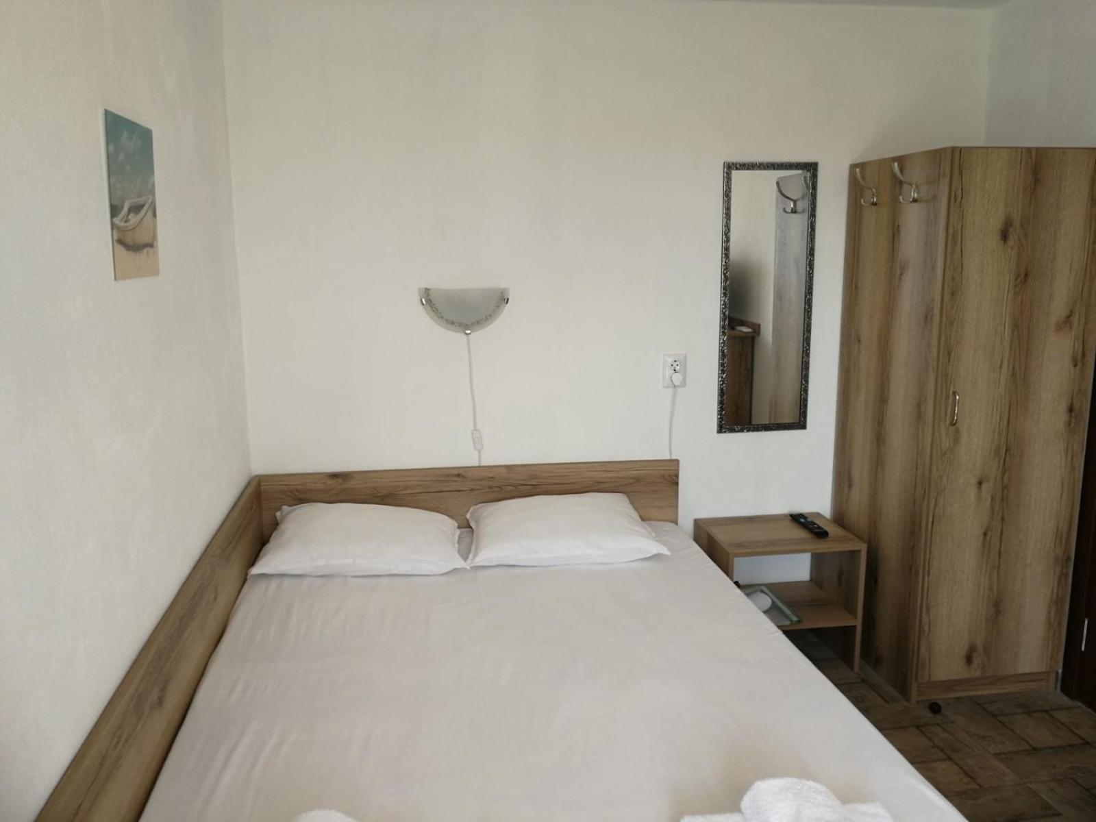 Hris Hotel Chernomorets Ngoại thất bức ảnh