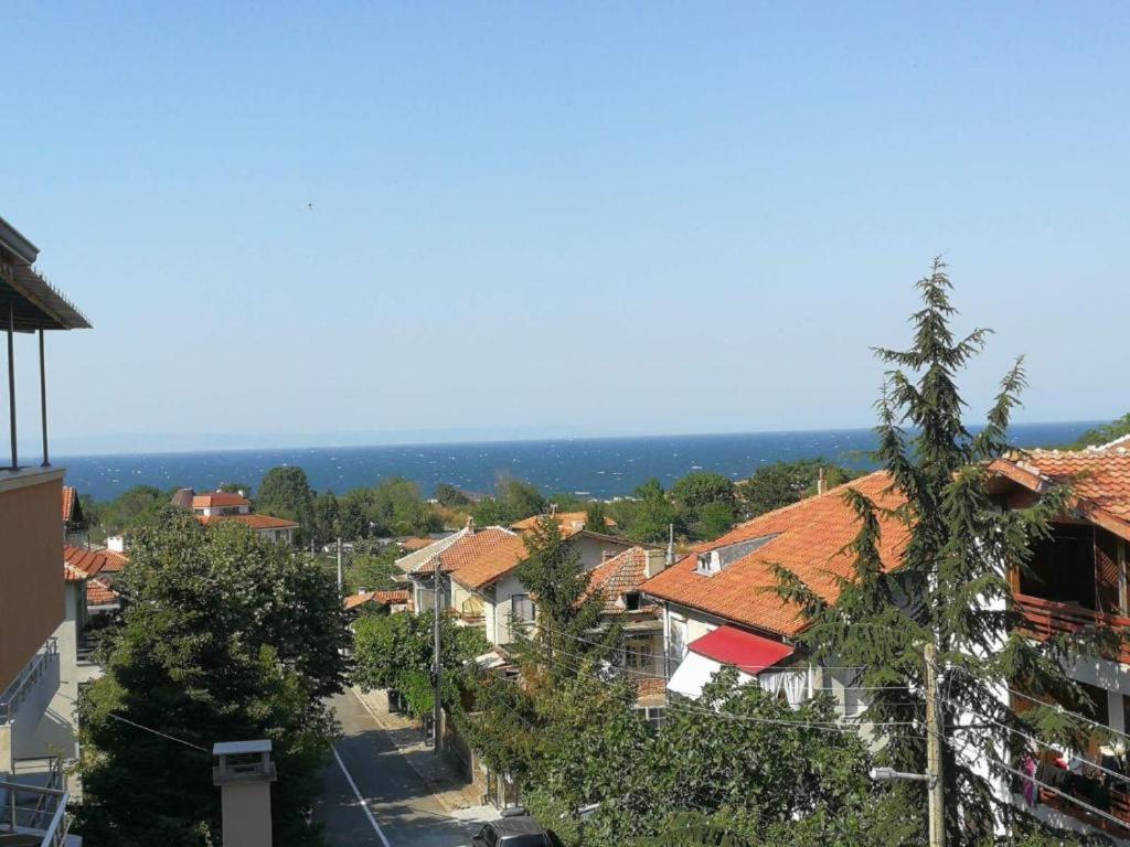 Hris Hotel Chernomorets Ngoại thất bức ảnh