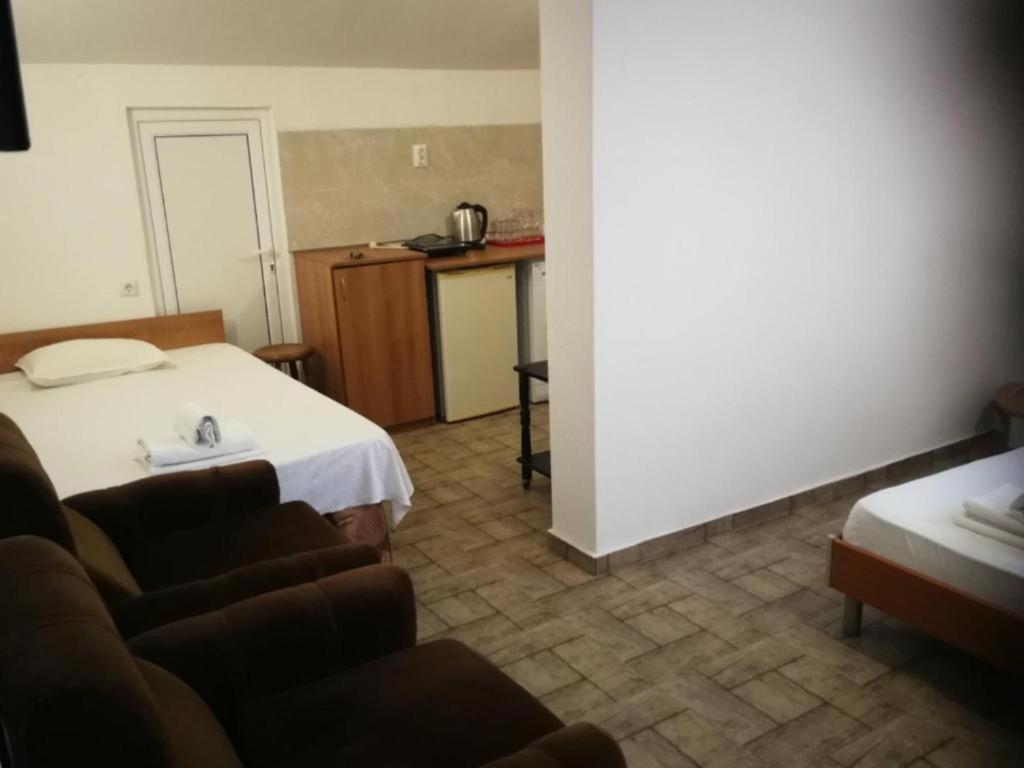 Hris Hotel Chernomorets Ngoại thất bức ảnh