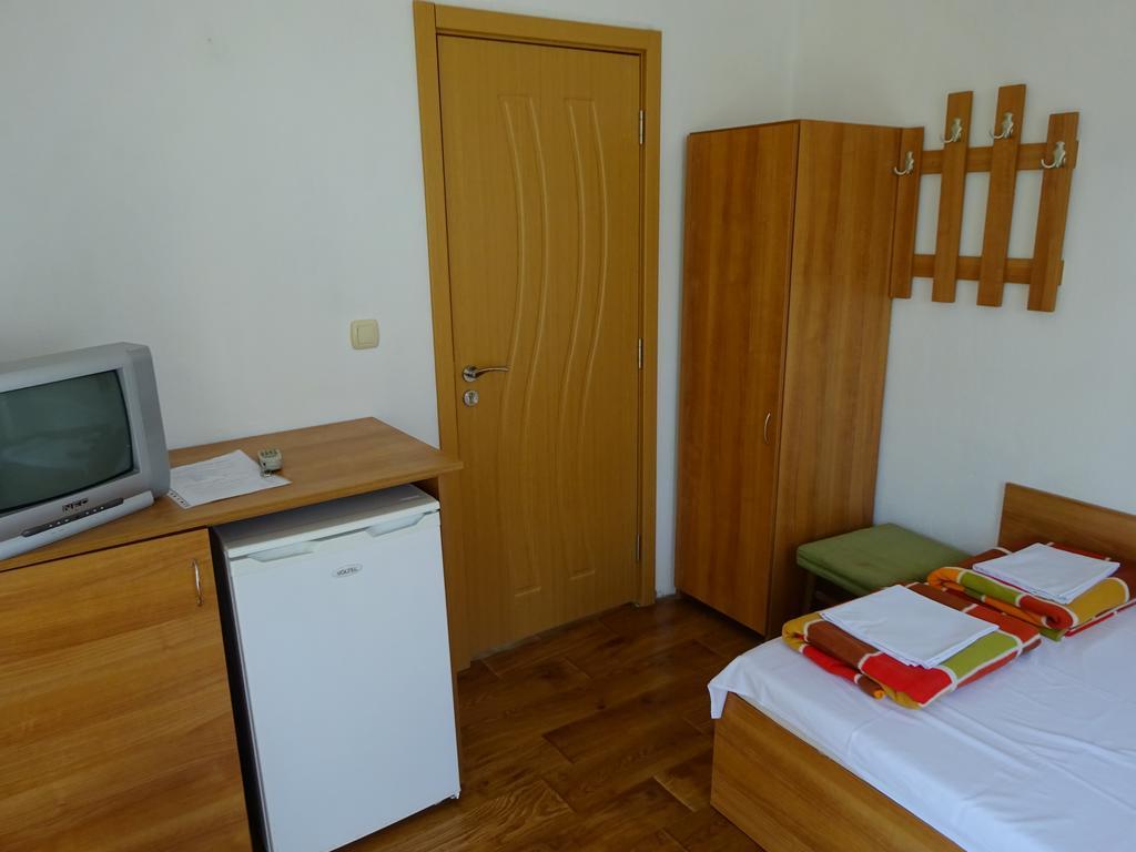 Hris Hotel Chernomorets Ngoại thất bức ảnh