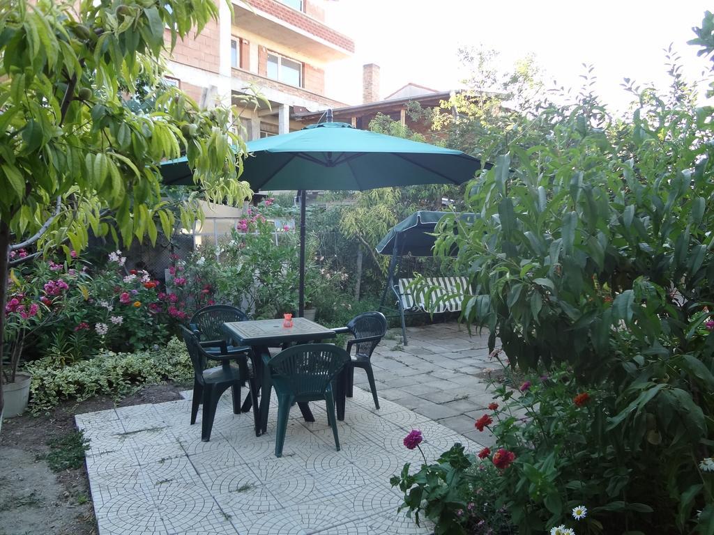 Hris Hotel Chernomorets Ngoại thất bức ảnh