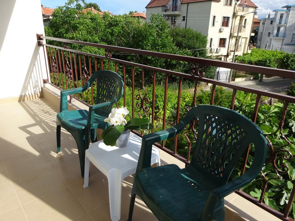 Hris Hotel Chernomorets Ngoại thất bức ảnh